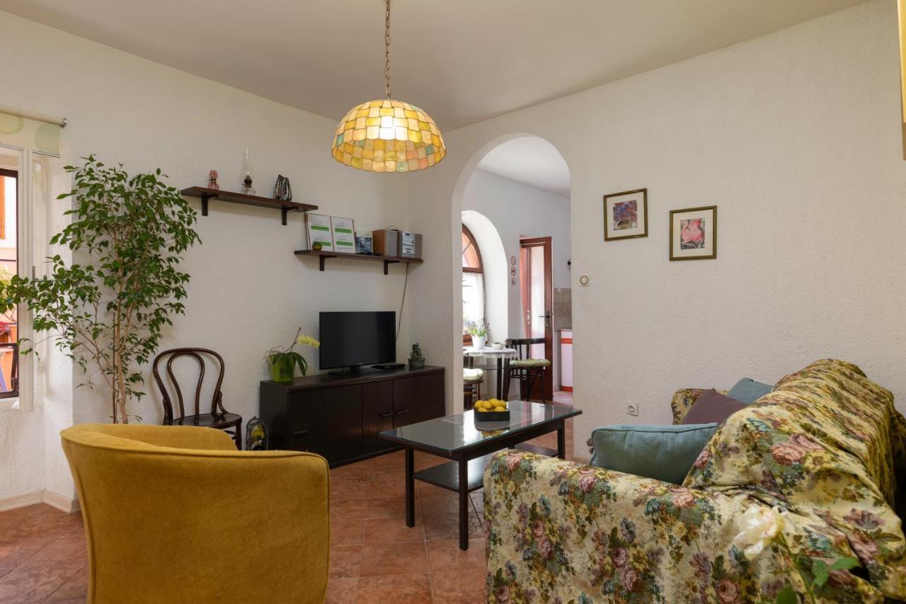Below The Stars Apartment *
